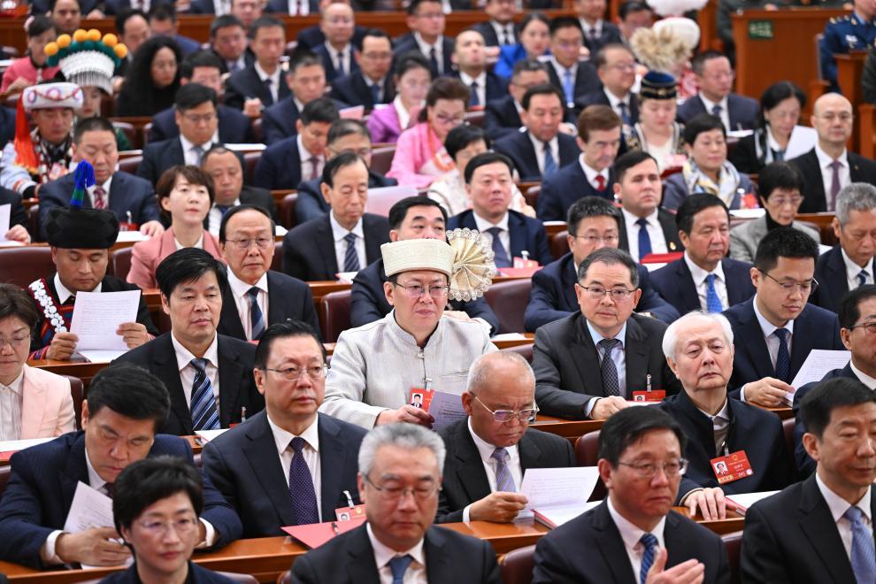 十四届全国人大四次会议举行闭幕会