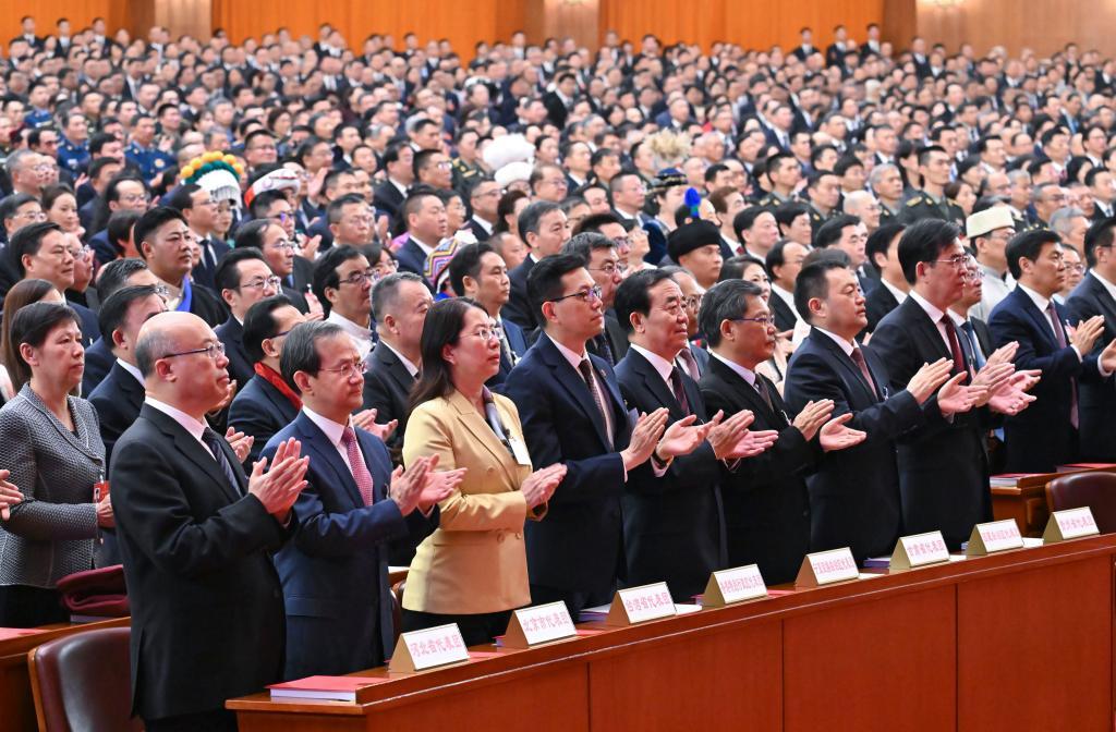 十四届全国人大四次会议举行闭幕会