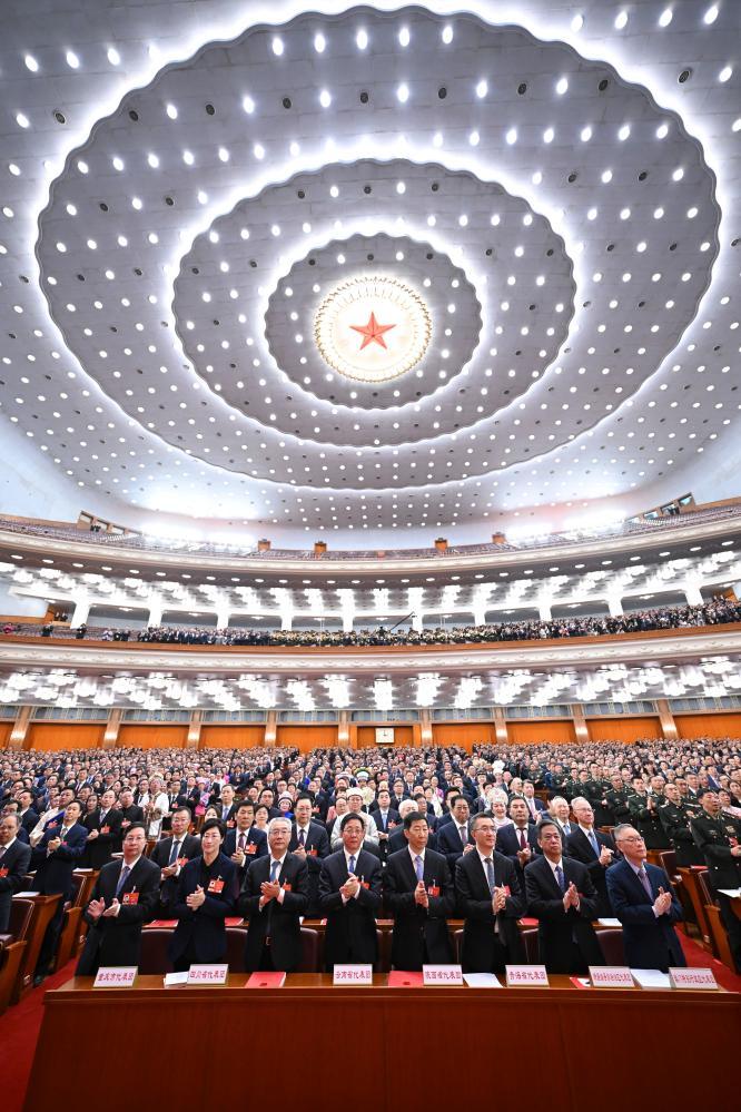 十四届全国人大四次会议举行闭幕会