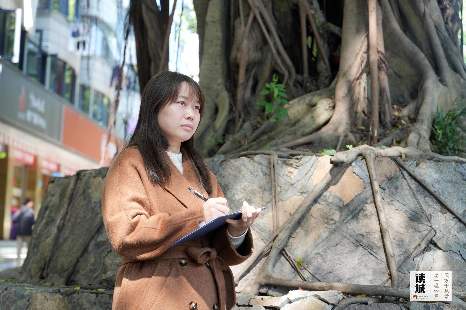 读城 | 真暖，她们把古树宠成了孩子的模样
