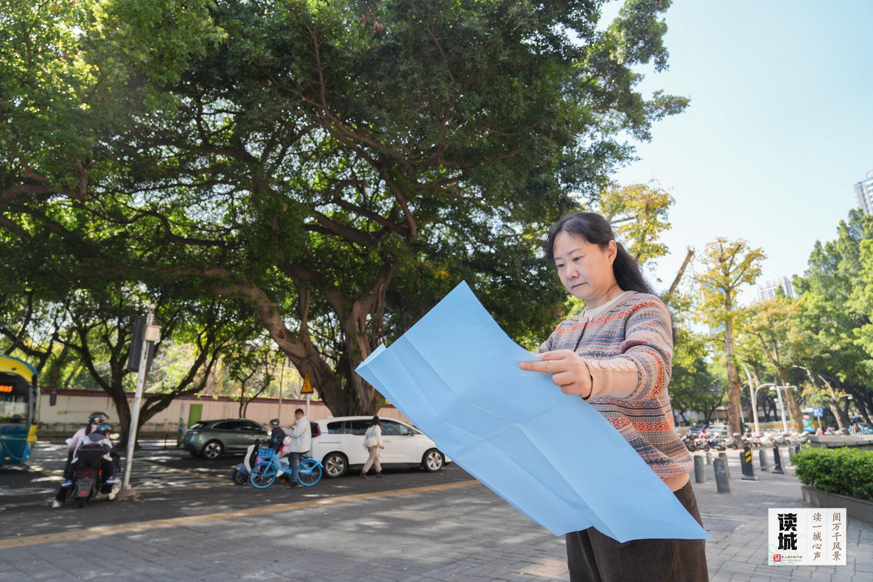 读城 | 真暖，她们把古树宠成了孩子的模样
