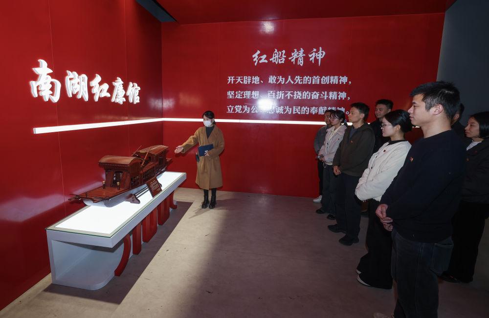 习近平总书记同人大代表、政协委员共商国是纪实