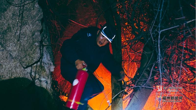 连江山林突发火情 警民携手快速灭火