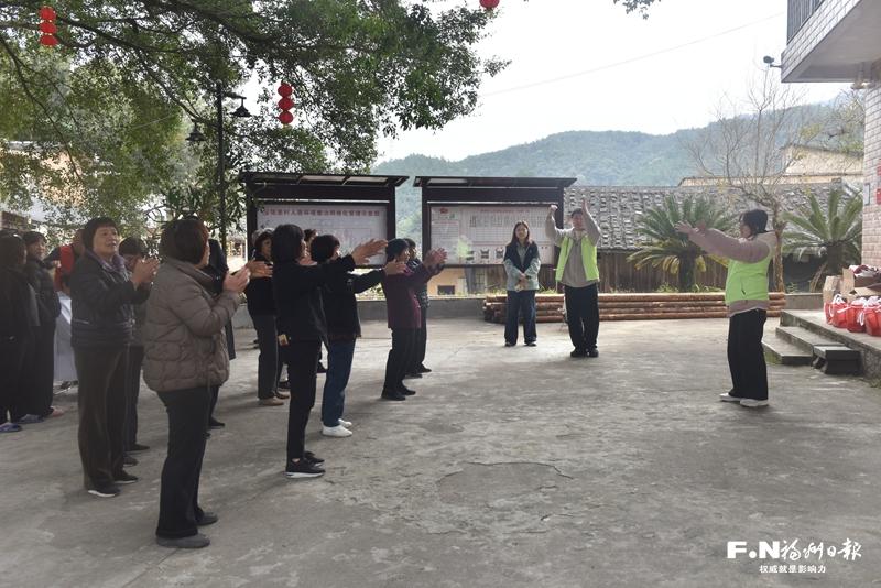 罗源：佳节敬长者 粥香满山村