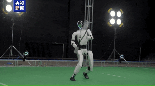 全球首个！全自主！人形机器人能打网球了