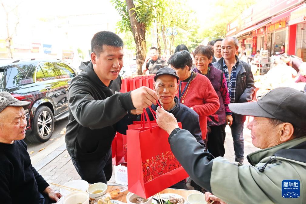 新华社关注福州：粥香传孝道 温情满榕城