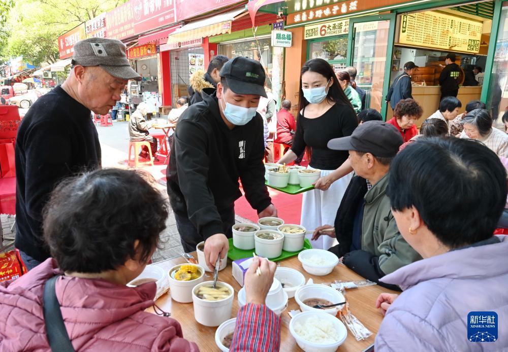 新华社关注福州：粥香传孝道 温情满榕城