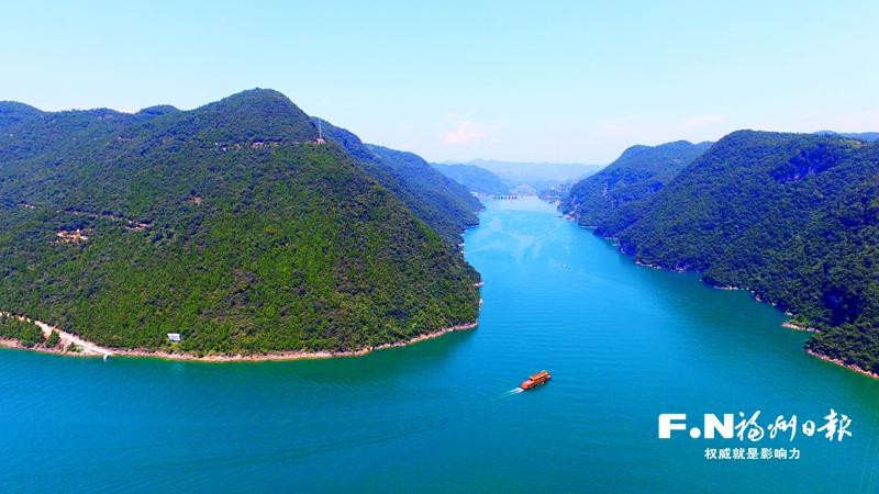 中国地市报研究会第九届会员代表大会暨“百家党媒社长总编宜昌行”侧记