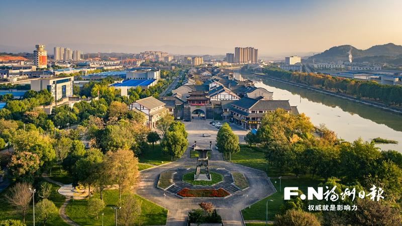 中国地市报研究会第九届会员代表大会暨“百家党媒社长总编宜昌行”侧记