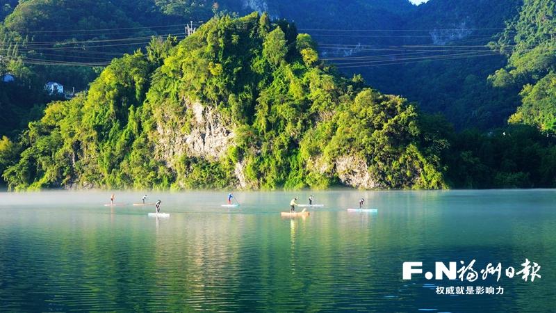 中国地市报研究会第九届会员代表大会暨“百家党媒社长总编宜昌行”侧记