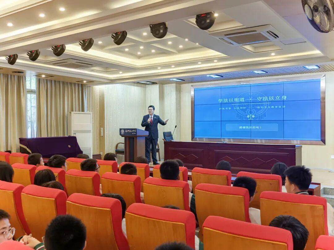 晋安法院走进鼓山中学开展青少年法治宣讲活动
