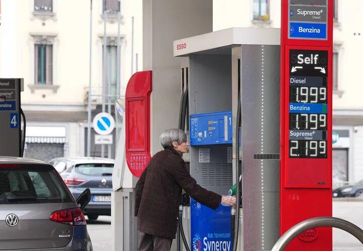 霍尔木兹海峡48小时内未开放，会发生什么？