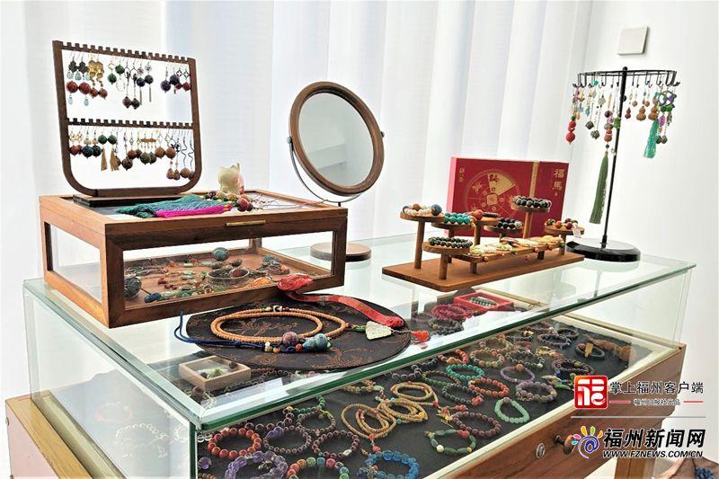 大漆饰品圈粉年轻人 从“深闺”到寻常百姓家