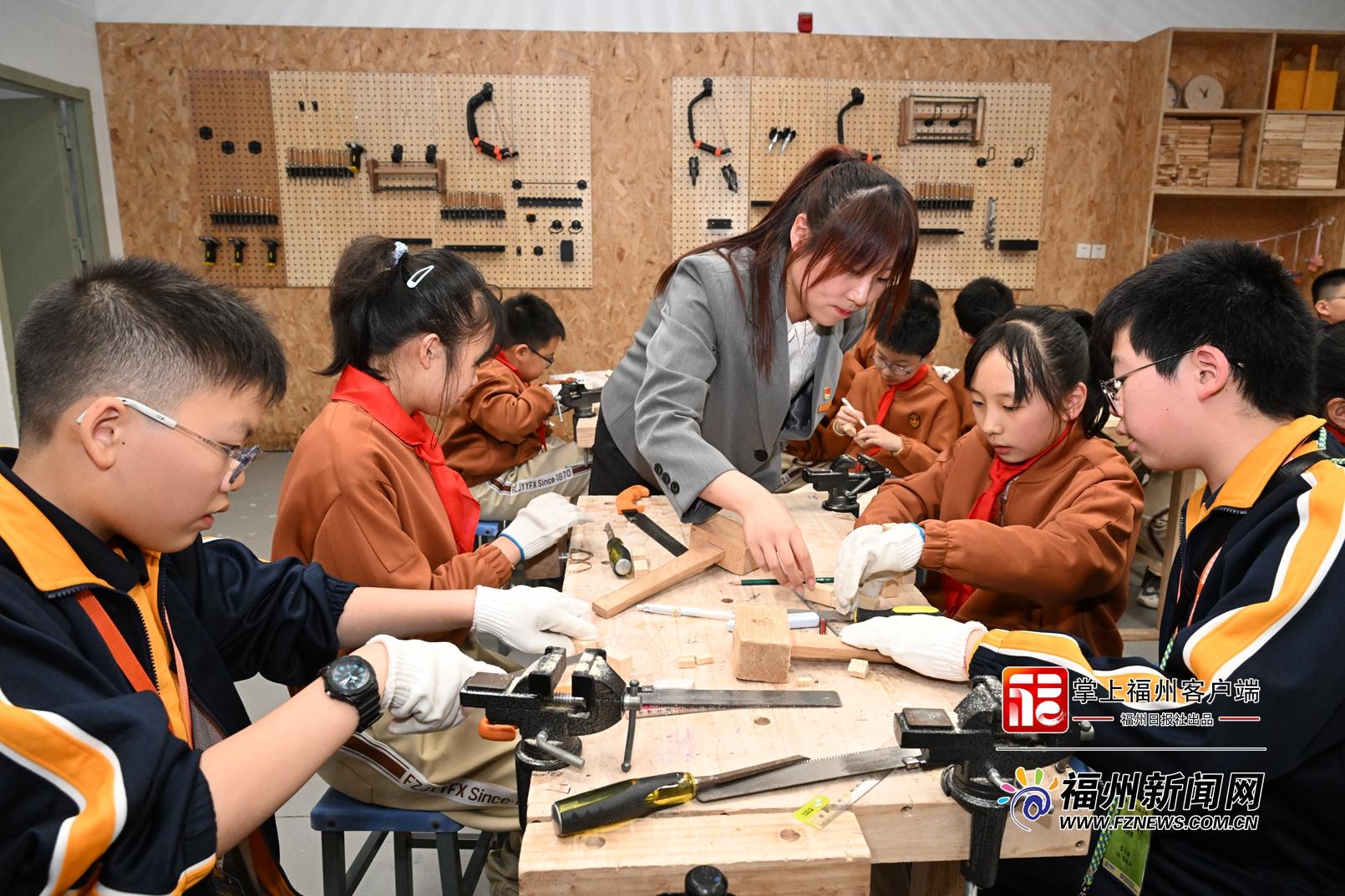 港榕两地学子 同上一堂AI课