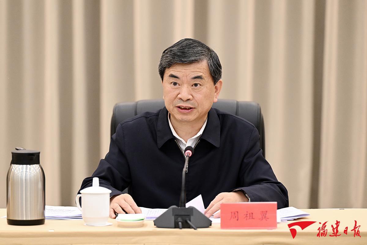 省委举办树立和践行正确政绩观学习教育读书班暨省委理论学习中心组学习会