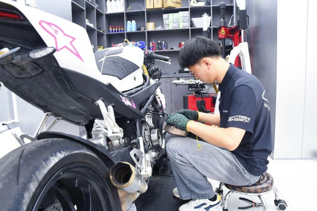 现实版飞驰人生！“张雪旋风”刮到闽侯这里！
