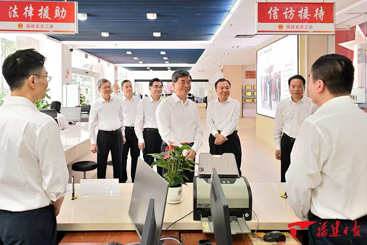 周祖翼在福州调研群团组织