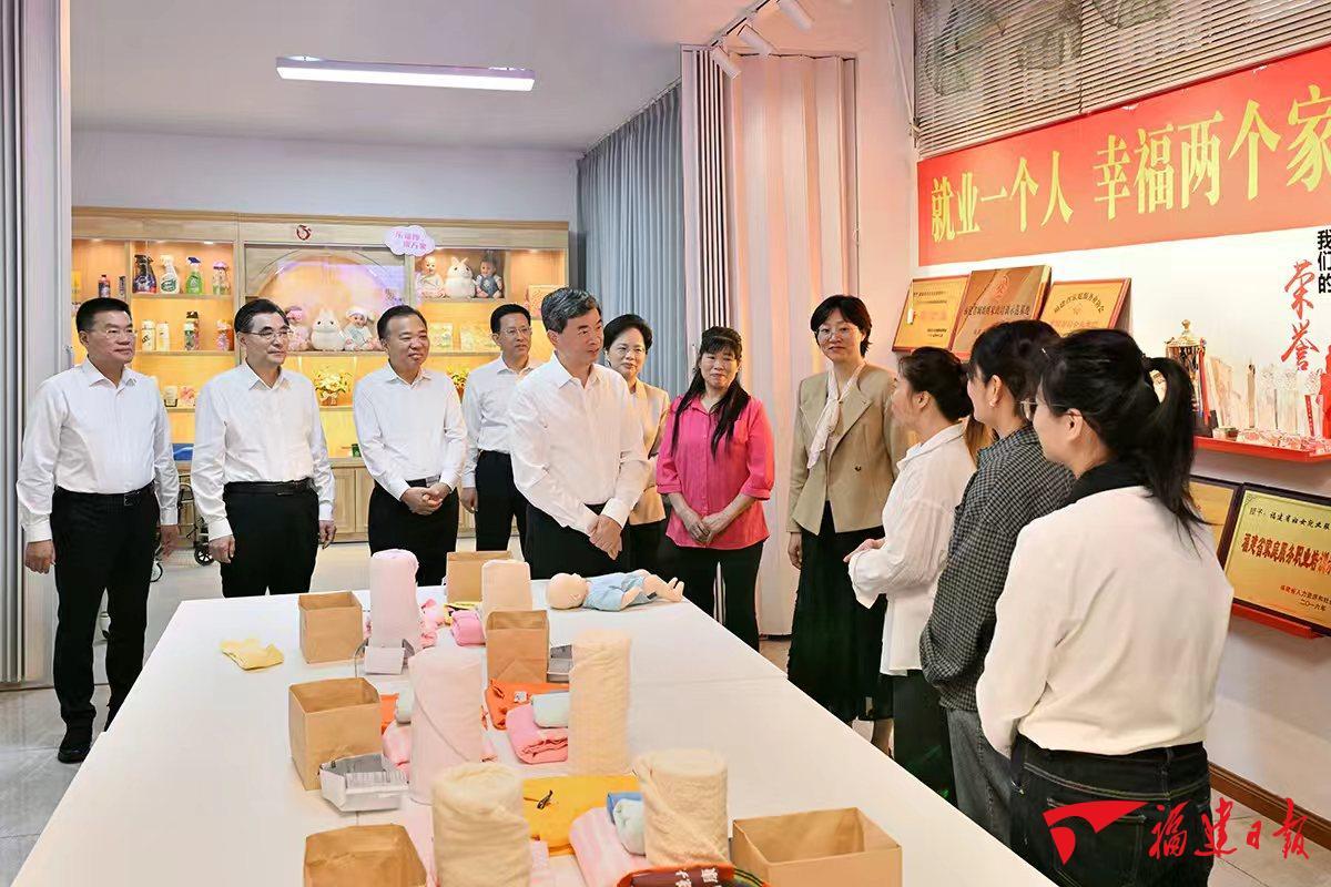 周祖翼在福州调研群团组织