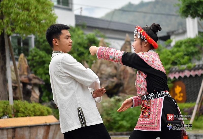县在发生｜出圈了！蓝盈莹打卡福州非遗，八井拳热血“亮拳”