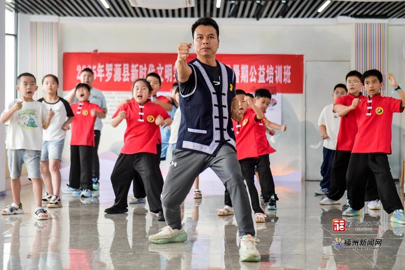 县在发生｜出圈了！蓝盈莹打卡福州非遗，八井拳热血“亮拳”