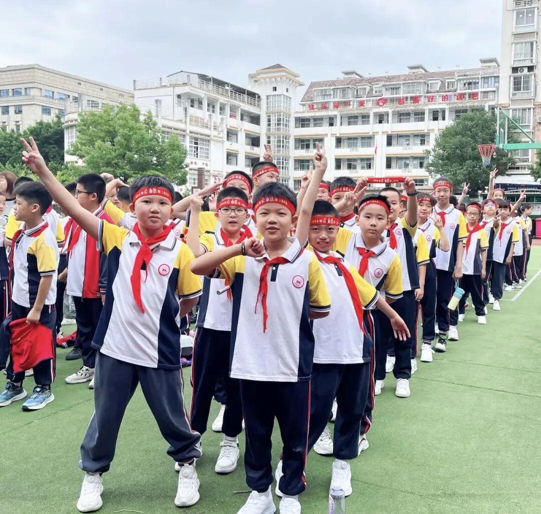 把温暖藏进日常，装满我们的小集体