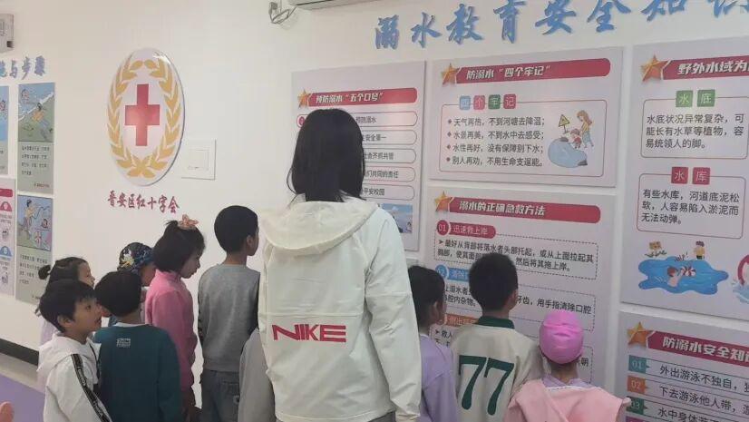 走进防溺水实训基地，安全“童”行不“掉链”
