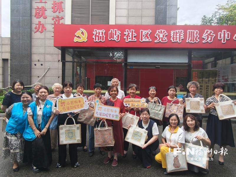 鼓楼区福屿社区老人体验宋锦手作