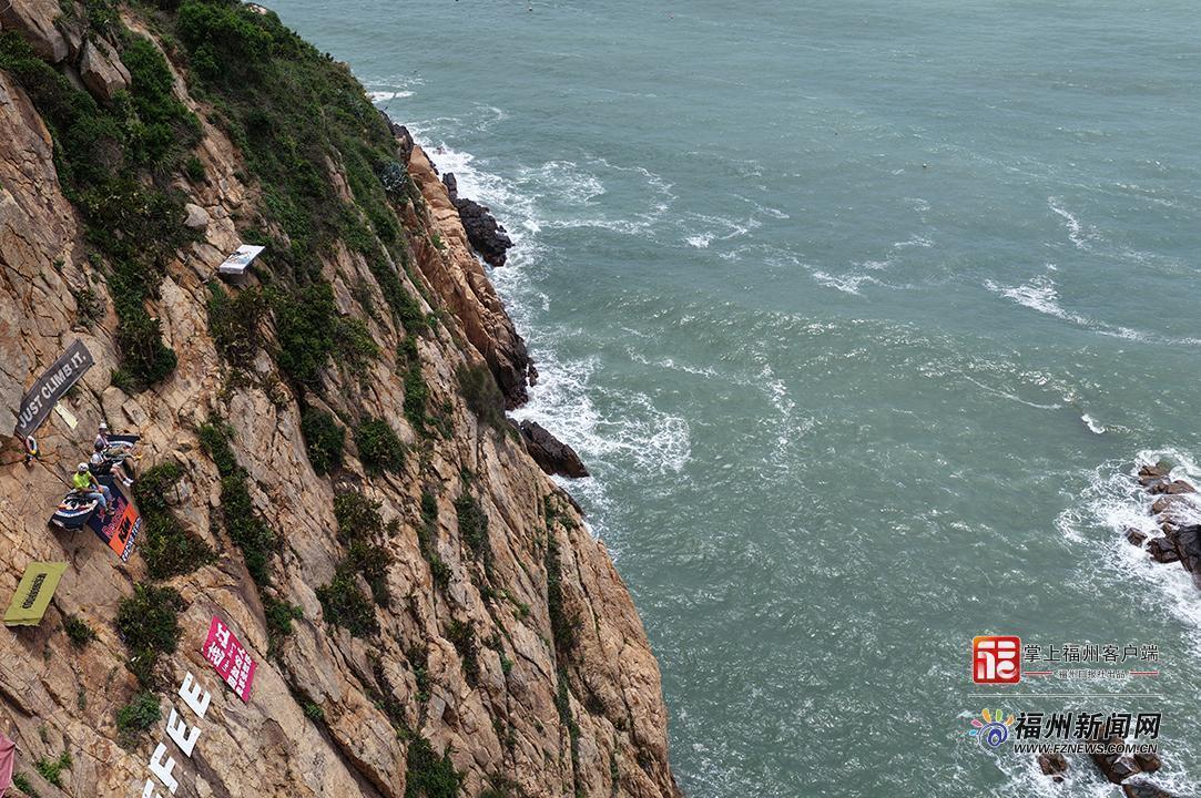 创客Lab｜疯了吧？辞掉金融金饭碗，海归硕士百米悬崖卖咖啡