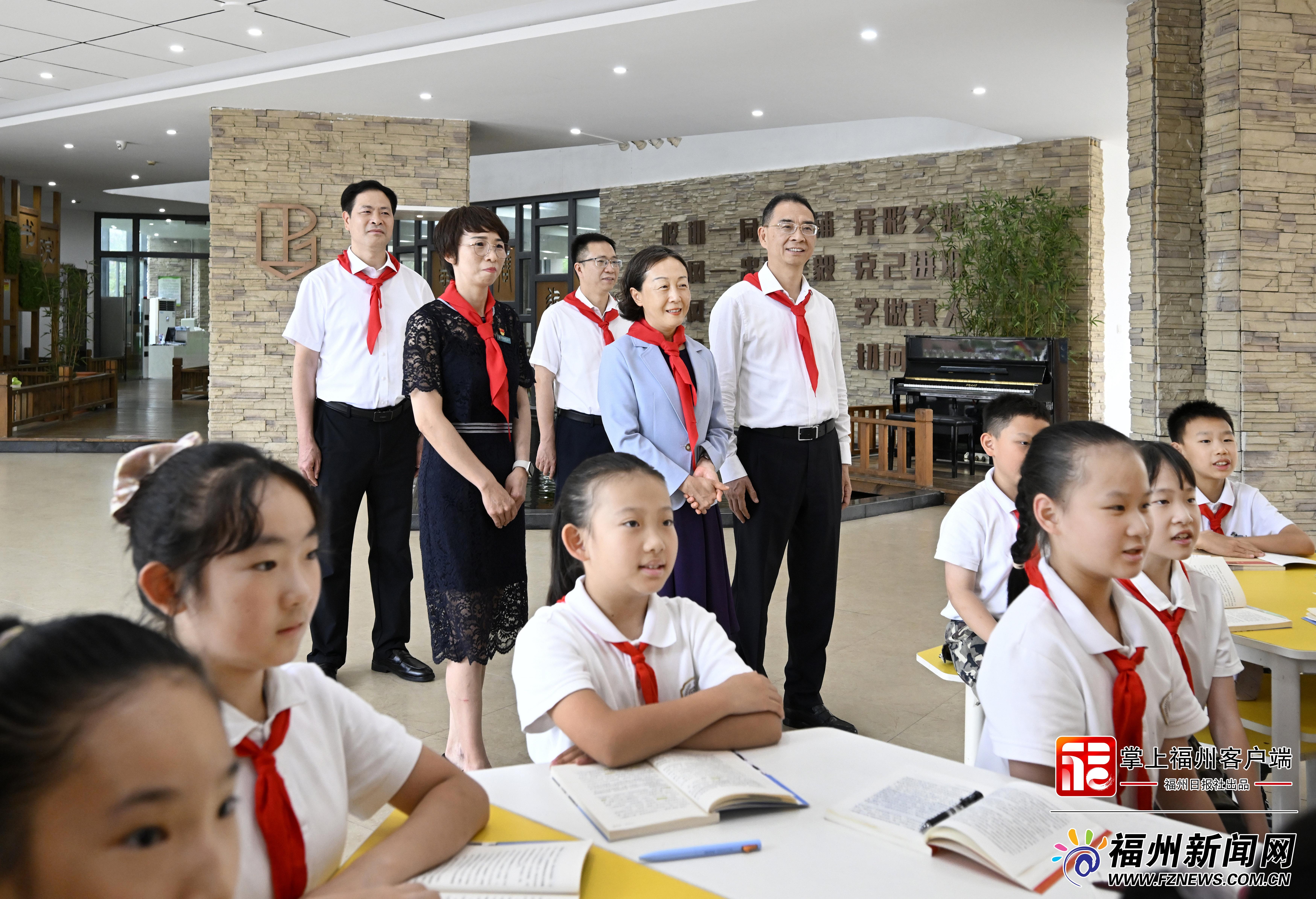 郭宁宁吴贤德在“六一”国际儿童节到来之际寄语全市少年儿童