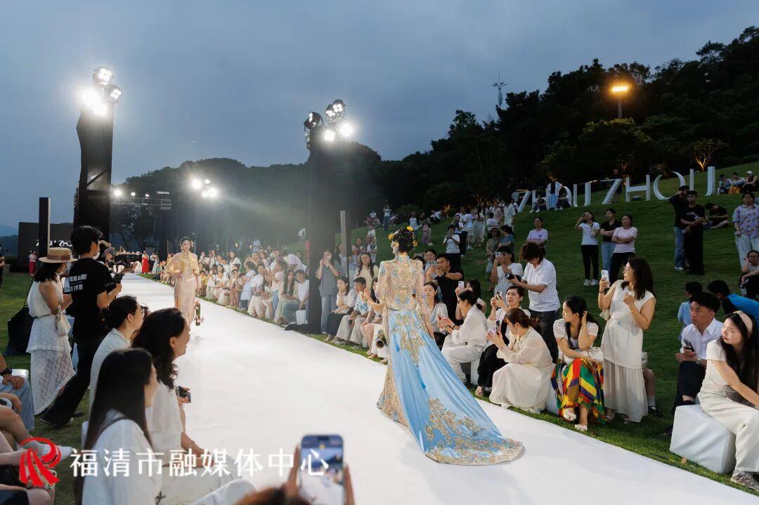 福清这场婚纱秀,把浪漫写进了青山里! 福清这场婚纱秀,把浪漫写进了青山里!