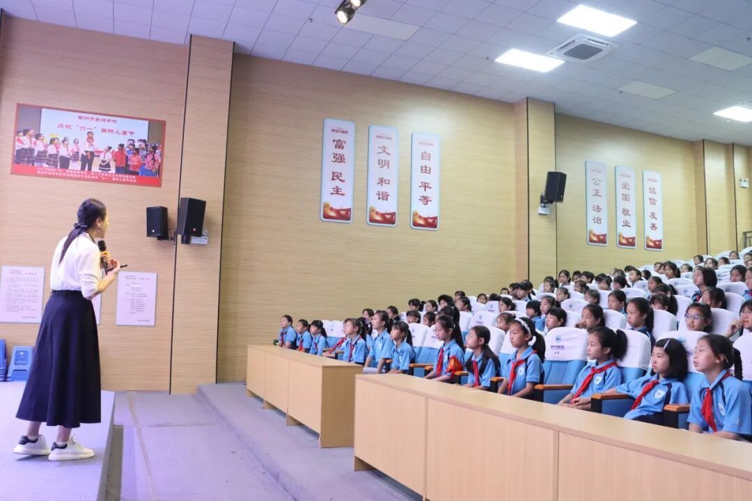 “青春知性 健康同行” “青春知性 健康同行”