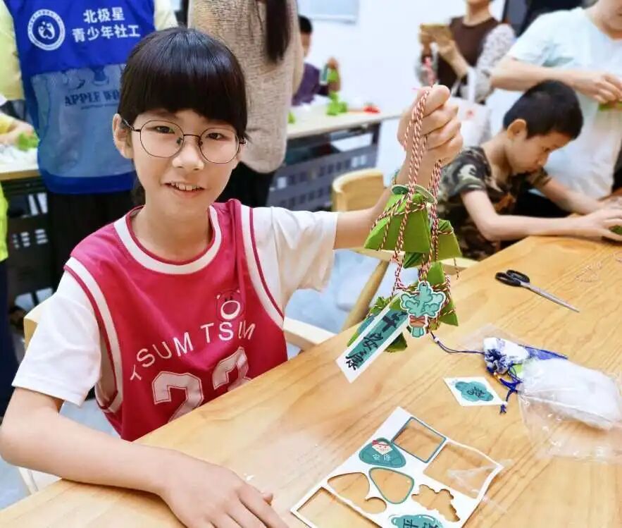 “粽情端午 双语童行”解锁端午文化新体验