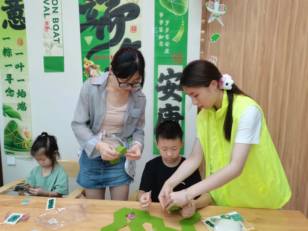“粽情端午 双语童行”解锁端午文化新体验