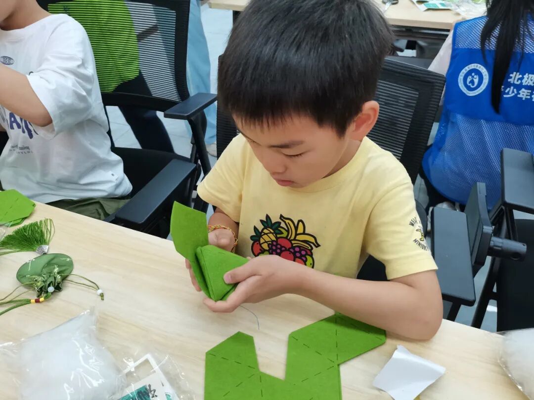 “粽情端午 双语童行”解锁端午文化新体验
