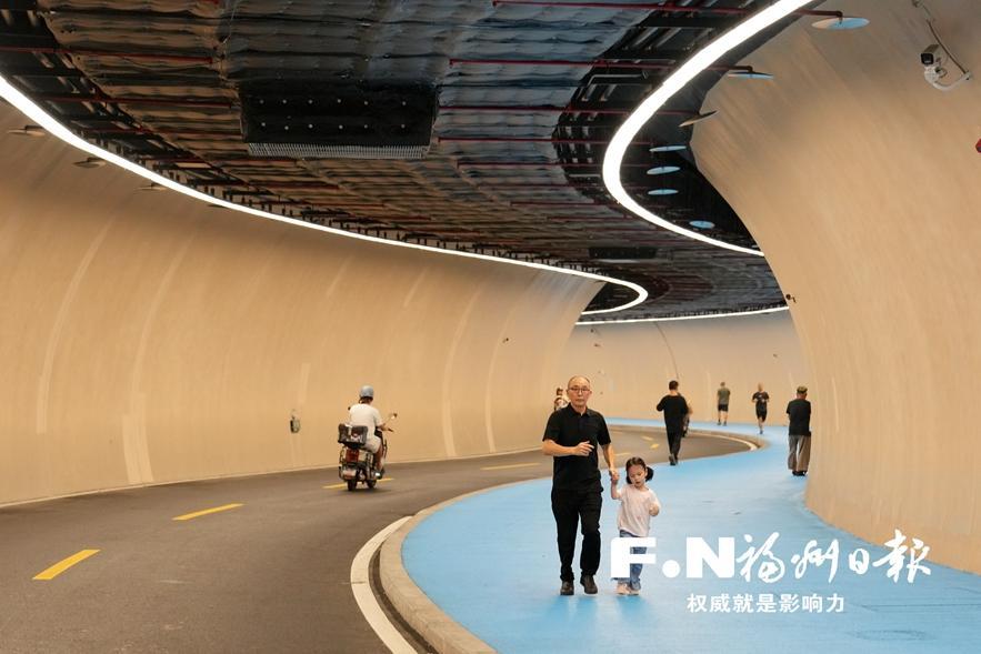 冬暖夏凉无尾气污染 梅峰慢行隧道“圈粉”周边市民