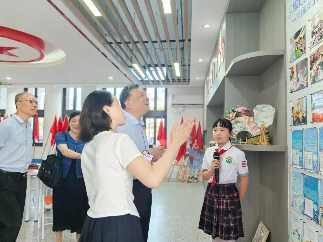 银青共叙家国情！“老少同声颂党恩 携手奋进新征程”关工委走进鼓山新区学校