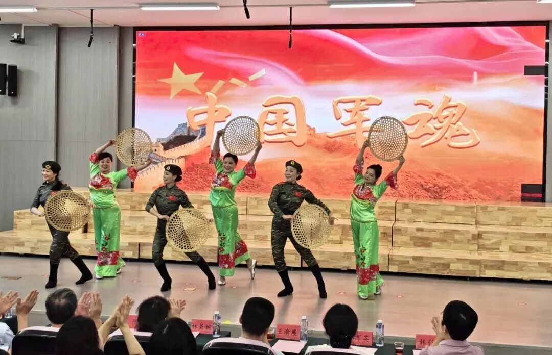 银青共叙家国情！“老少同声颂党恩 携手奋进新征程”关工委走进鼓山新区学校