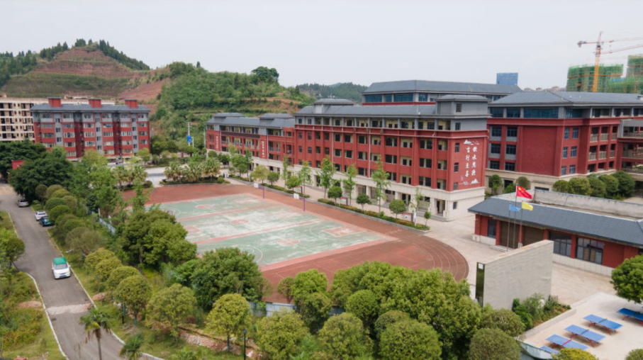 天天学习｜一方感恩碑 廿载育人心