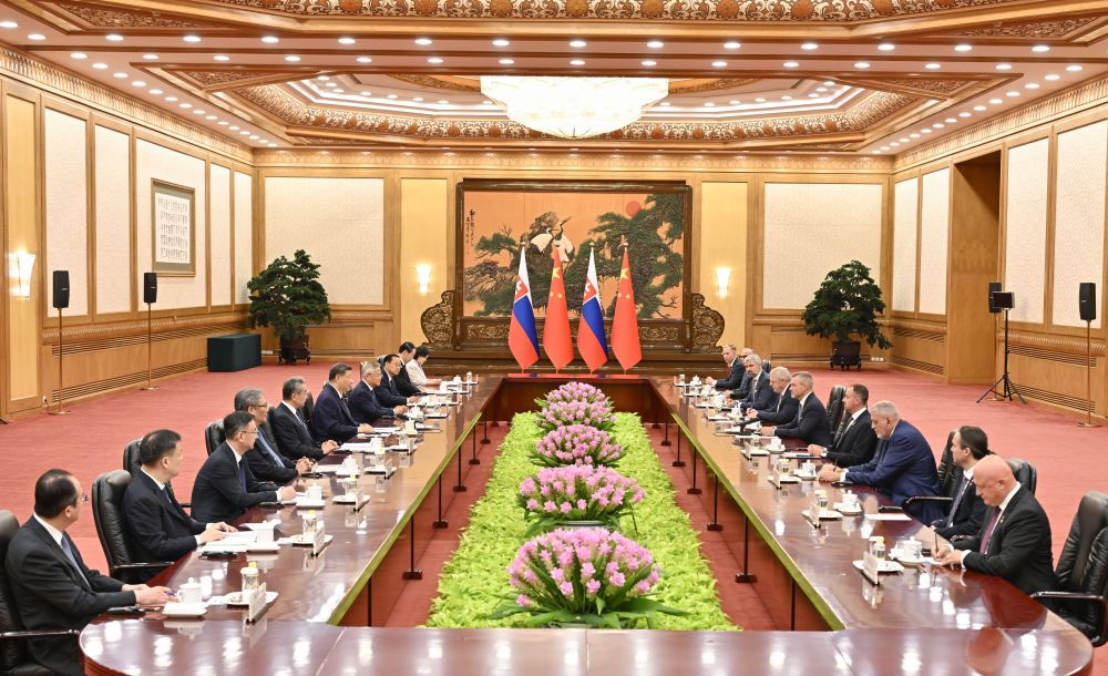 习近平同斯洛伐克总统佩列格里尼会谈