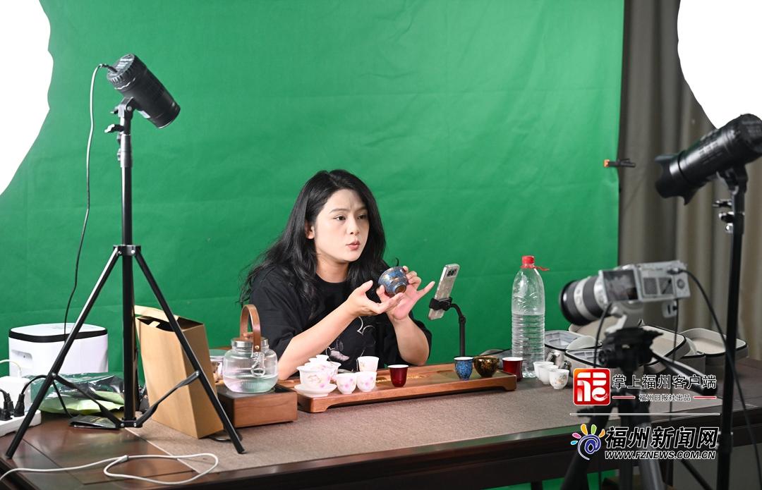 创客Lab｜别人做大件家具，他却靠“小器”开路把大漆卖向全球