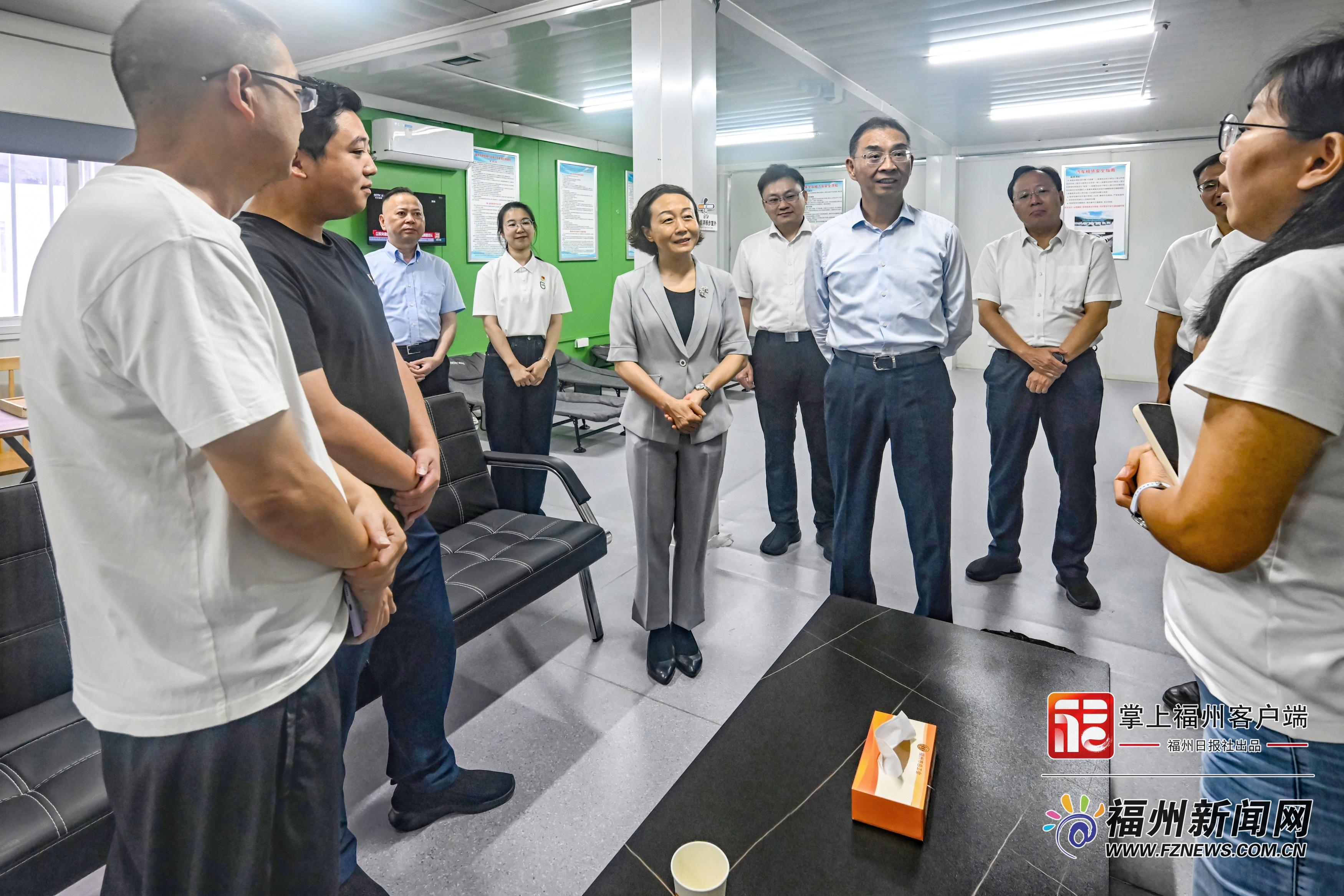 郭宁宁吴贤德赴基层调研社会工作开展情况
