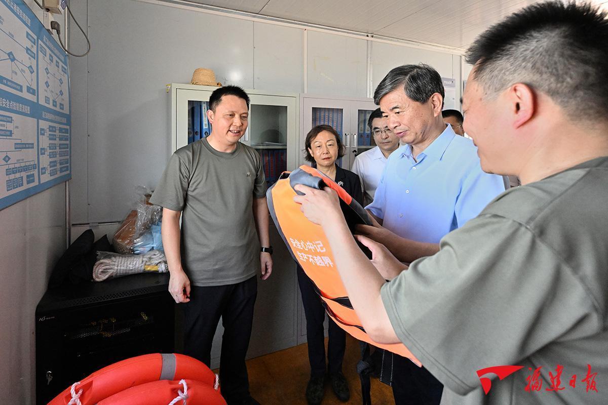 周祖翼赴福州连江检查防御台风工作