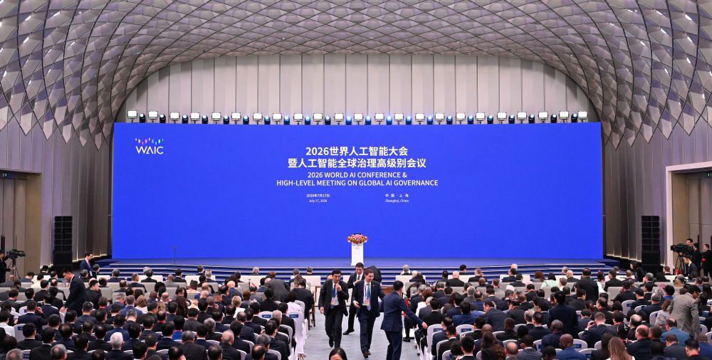 习近平主席引领推动构建更加公正合理的全球治理体系