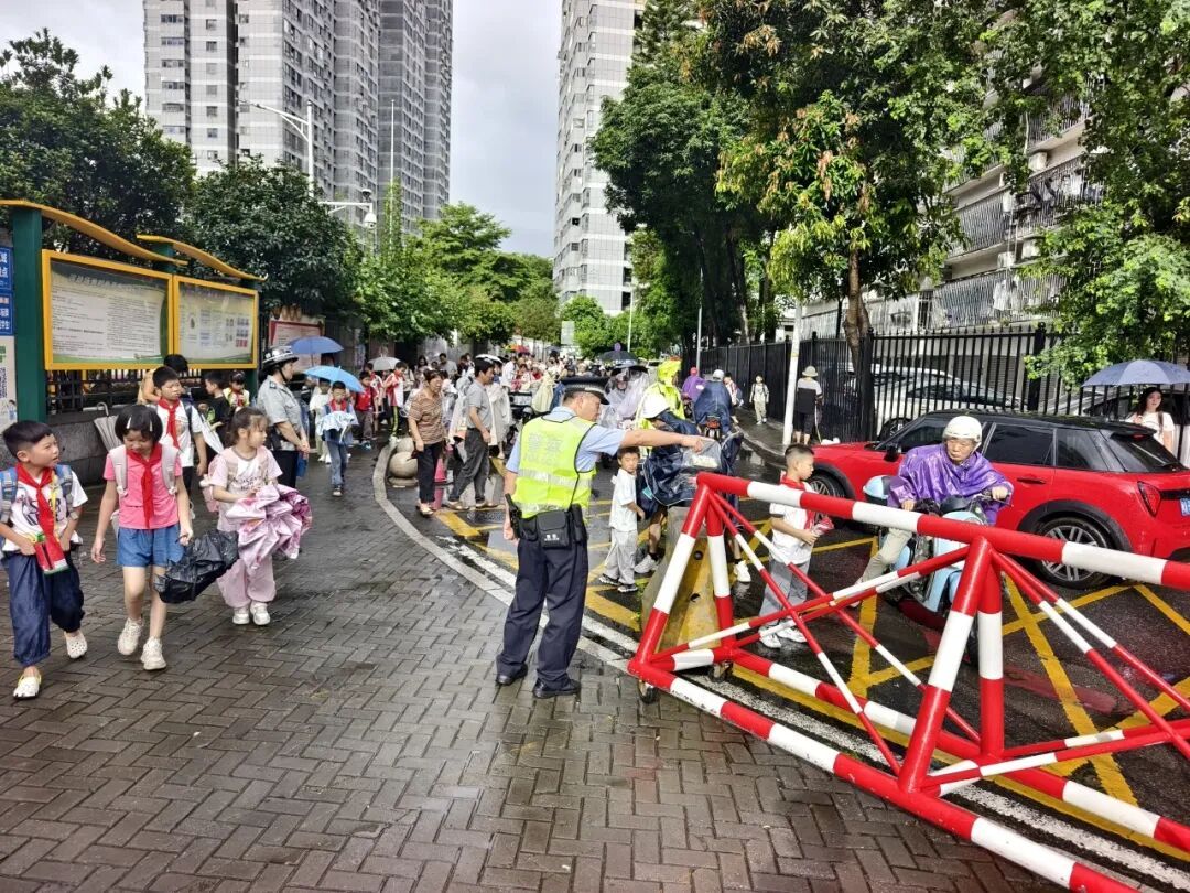 开学季晋安公安全力守护校园安全