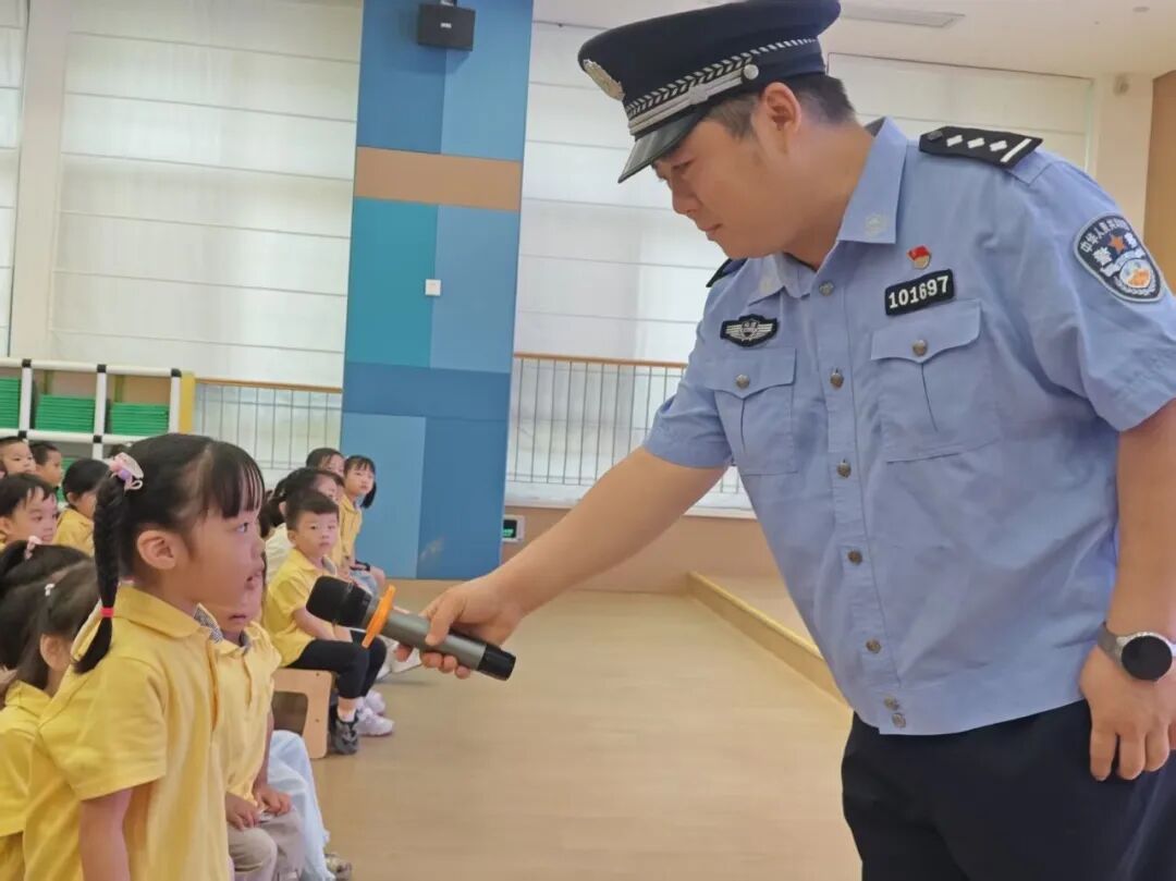 开学季晋安公安全力守护校园安全
