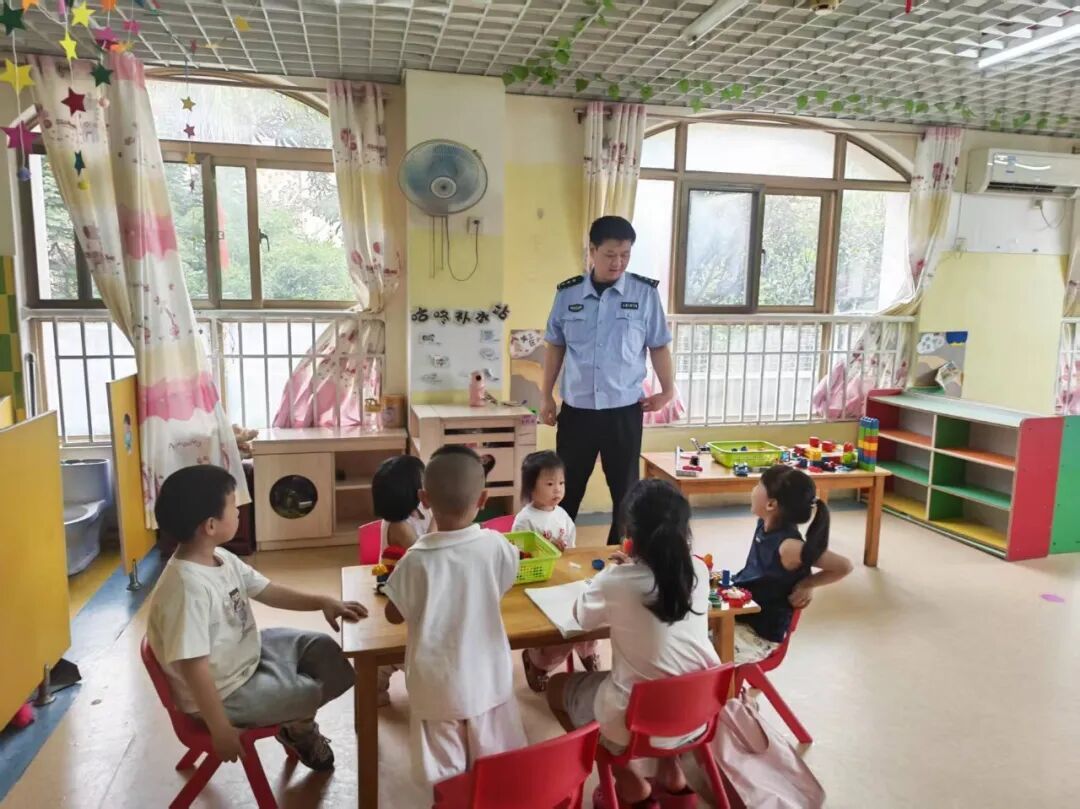 开学季晋安公安全力守护校园安全