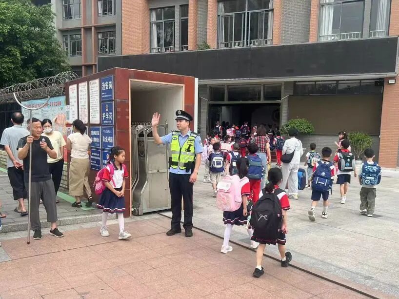 开学季晋安公安全力守护校园安全