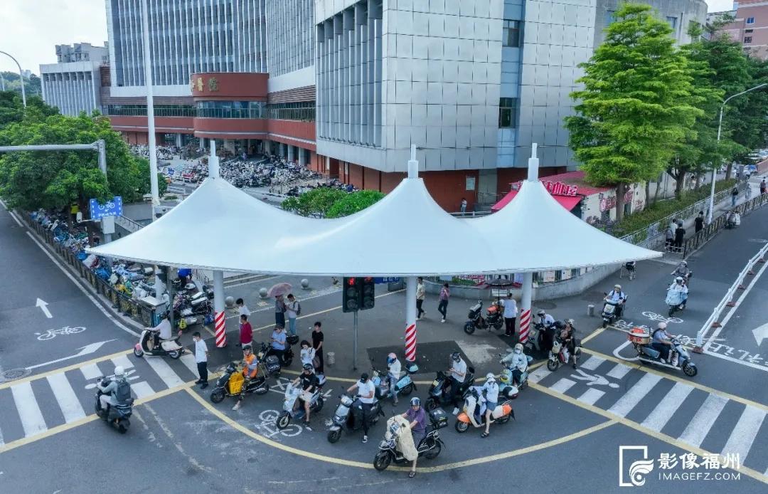 福州新添“白色巨伞”！遮阳又挡雨
