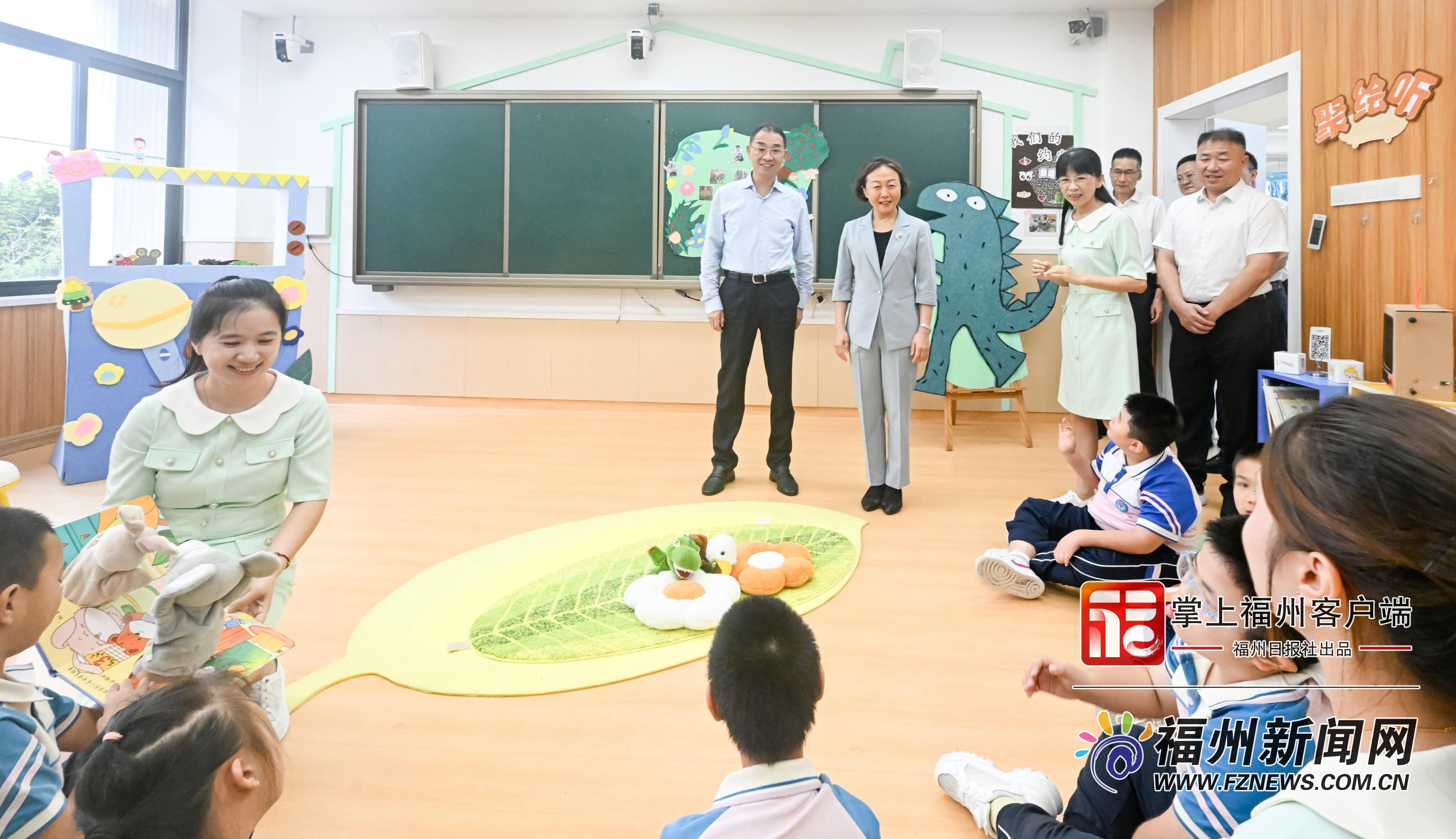 ​郭宁宁吴贤德看望慰问一线教育工作者并致以节日祝福