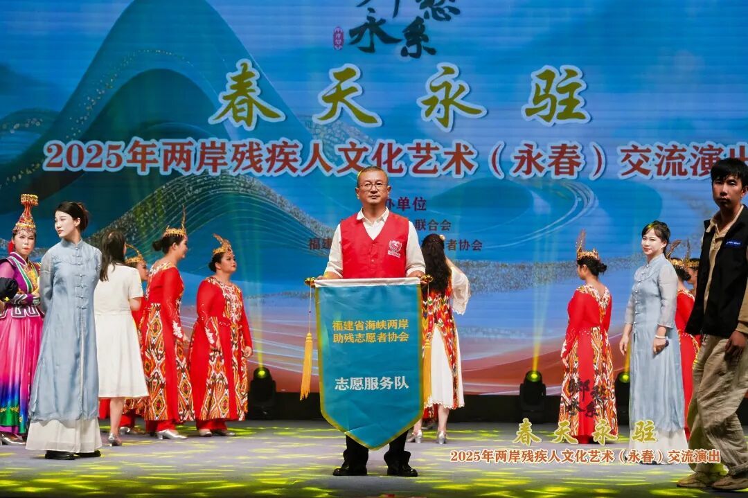 榜样在身边|助盲引路人林向荣:十八载默默坚守,做视障群体的“眼睛” 榜样在身边|助盲引路人林向荣:十八载默默坚守,做视障群体的“眼睛”